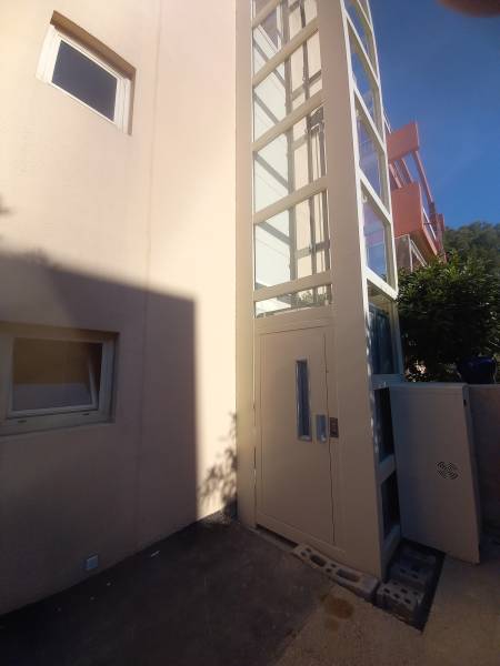 Cabine et machinerie installées