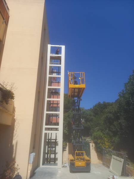 Montage de la structure auto portante