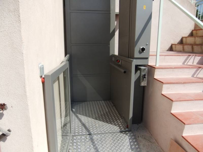 Elévateur autoportant à nacelle modèle ALPIN installé en extérieur