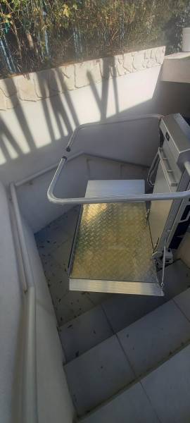 plateforme dans le virage à 90° de l'escalier
